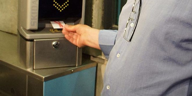 Stadyumda karaborsa �ark�: Yaz�l�mc�lar d���rd�, komisyoncular satt�