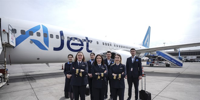 Kokpitte sorumluluk, evde �zlem: Kad�n pilotlar�n annelik s�nav�! - Son Dakika Haber