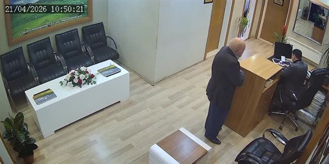 Belediyede sat�rl� deh�et: Sekreteri sat�rla yaralayan �ah�s tutukland�