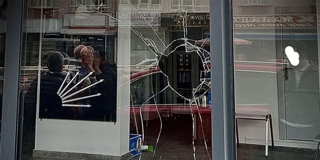 CHP Ke�i�ren �l�e Ba�kanl���na ta�l� sald�r�