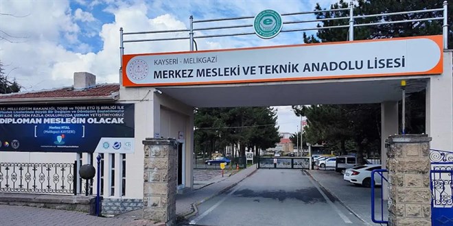 �ki ��retmen geli�tirdi: Okul g�venli�inde 'kartal g�z�' devrede