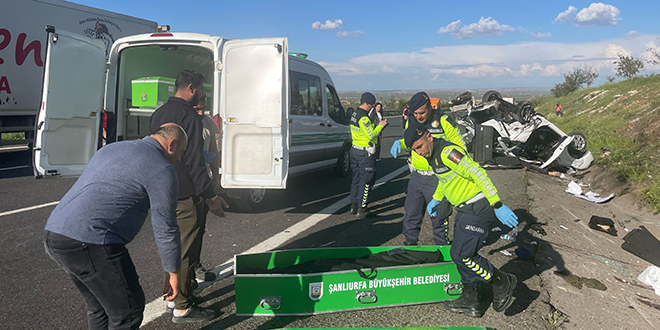 �anl�urfa'da otomobil ile hafif ticari arac�n �arp��t��� kazada 3 ki�i �ld� - Son Dakika Haber