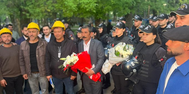 Ankara'da eylem �i�eklerle sona erdi: Bakan �ift�i'den sa�duyu te�ekk�r�