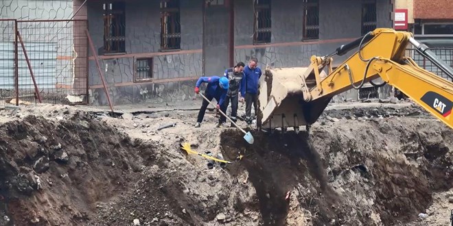 �� makinesi do�al gaz borusunu patlatt�, ekipler alarma ge�ti - Son Dakika Haber