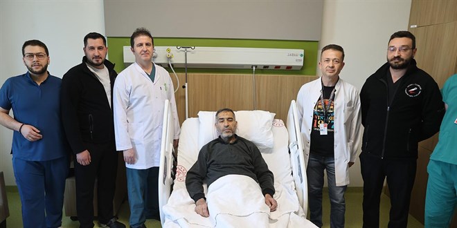 8,5 kiloluk b�brekle ya�ad�, ameliyatla kurtuldu