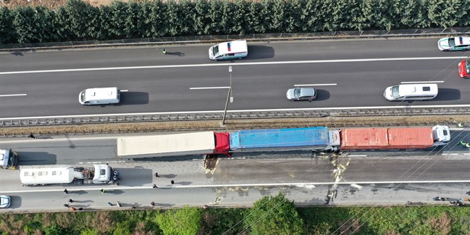 Anadolu Otoyolu'nda zincirleme kaza: Ankara istikametinde ula��m aksad� - Son Dakika Haber