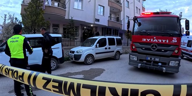 Evinde ��kan yang�n� s�nd�rmek isterken yanarak can verdi - Son Dakika Haber