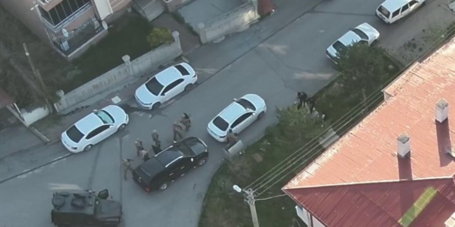 Siber su� makineleri 50'den fazla dosyadan aran�yordu, yakaland�lar