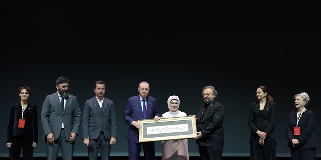 Necip Faz�l'�n eseri beyaz perdede: 'Bir Adam Yaratmak' g�r�c�ye ��kt�