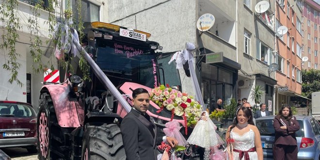 Sivas'tan �stanbul'a getirdi�i pembe trakt�rle gelin almaya gitti - Son Dakika Haber