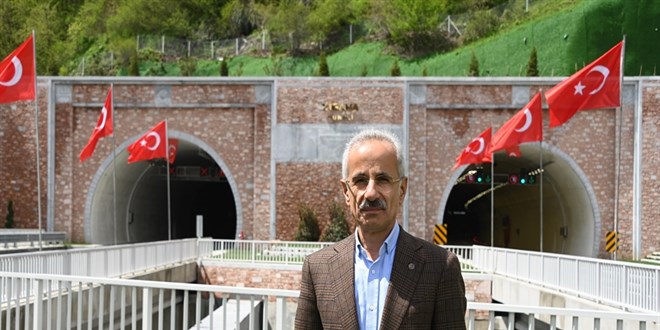 Bakan Uralo�lu: Zigana T�neli'mizi 3 y�lda 5,2 milyon ara� kulland�