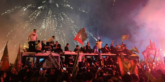 Amedspor kutlamalar�nda 11 ki�i yaraland�, 10 ki�i g�zalt�nda - Son Dakika Haber