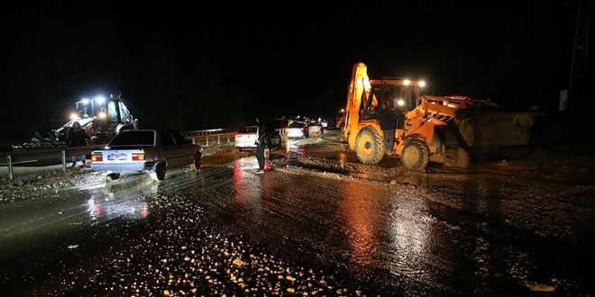 Tokat'� sa�anak ve heyelan vurdu: �stinat duvar� ��kt� - Son Dakika Haber
