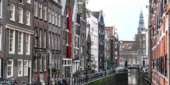 Amsterdam et ve fosil yak�t reklamlar�n� yasaklad�