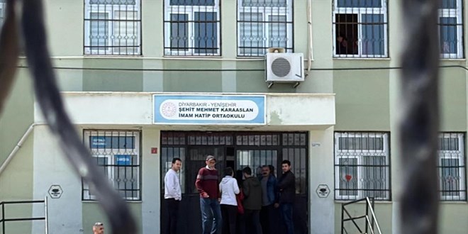 Diyarbak�r'da okul �evresinde silah sesleri: Valilik a��klama yapt�