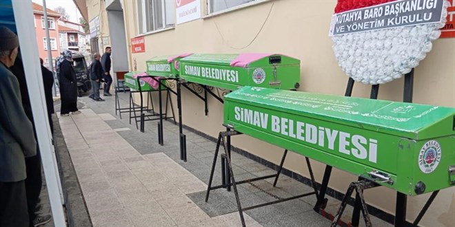U�ak'taki kazada hayat�n� kaybeden 4 ki�ilik aile topra�a verildi - Son Dakika Haber