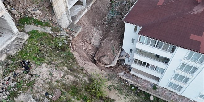 ��ken istinat duvar� evlerin i�ine girdi - Son Dakika Haber