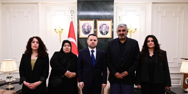 Adalet Bakan� G�rlek Rojin Kabai�'in ailesiyle biraraya geldi - Son Dakika Haber