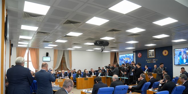 Vergiye y�nelik d�zenlemeleri de i�eren teklif Komisyonda