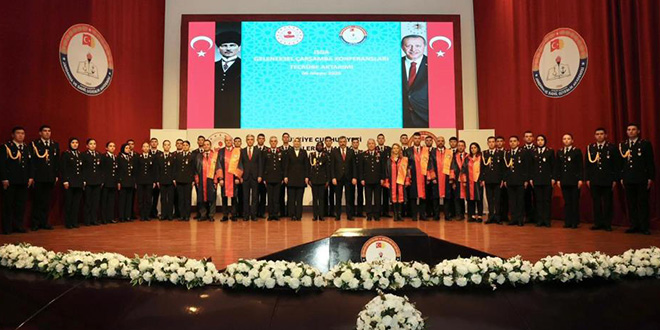 ��i�leri Bakan� �ift�i, subay ve astsubay adaylar�yla bir araya geldi