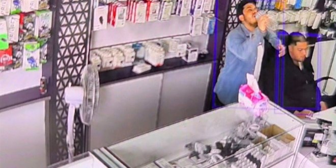 Hatay'da internetten ��rendi�i Heimlich ile arkada��n� kurtard� - Son Dakika Haber