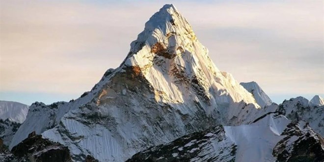D�nyan�n en y�ksek da�� Everest de�ilmi�: Y�llard�r yanl�� biliniyormu�