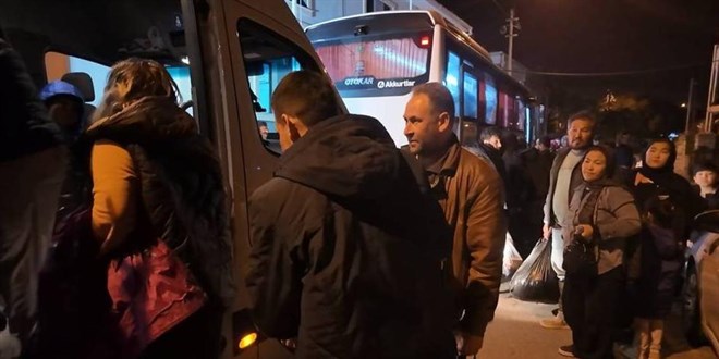 �zmir a��klar�nda 43 d�zensiz g��men kurtar�ld� - Son Dakika Haber