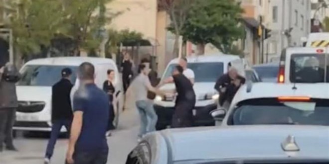 Bursa'da trafik tart��mas� d�ner b��akl� kavgaya d�nd� - Son Dakika Haber