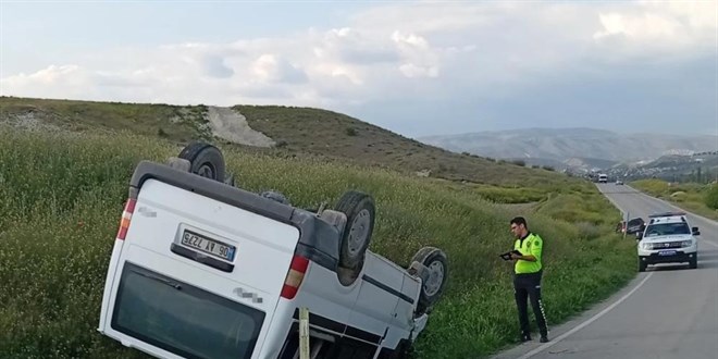 Ankara'da kontrolden ��kan minib�s devrildi: 1 �l� - Son Dakika Haber
