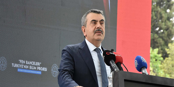 Bakan Tekin: 12 y�ll�k zorunlu e�itimin 16'da biri okulda ge�iyor