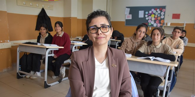 Sevgi kanseri yendi: ��kran ��retmen 'evlatlar�na' kavu�tu - Son Dakika Haber