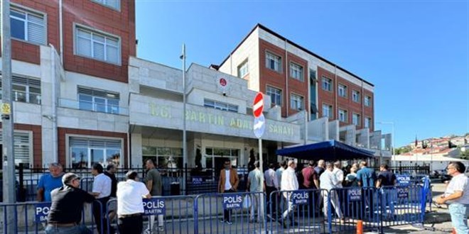 13 ya��ndaki k�z �ocu�una 'cinsel istismar' soru�turmas�nda 33 tutuklama - Son Dakika Haber