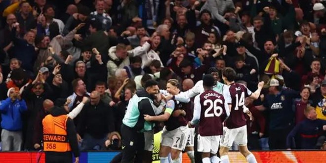 �im�ek'ten Aston Villa payla��m�na dikkat �eken etkile�im