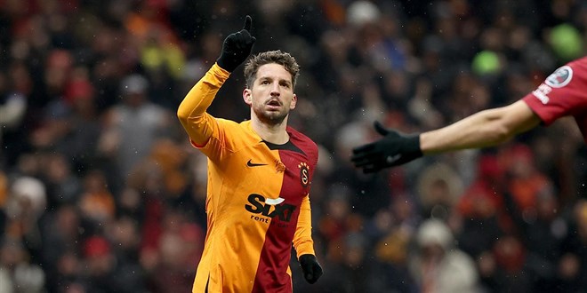 Eski y�ld�z Mertens'e Galatasaray'da yeni rol plan�