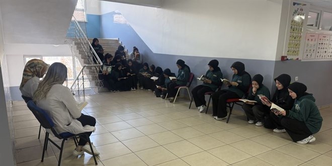 ��retmenler okul koridorunu okuma alan�na �evirdi - Son Dakika Haber