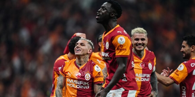 Galatasaray'da 4 futbolcu ilk kez �ampiyonluk ya�ad� - Son Dakika Haber