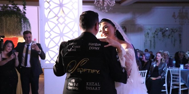 Uyan�k damat! Damatl��a reklam ald�, d���n masraf�n� hafifletti - Son Dakika Haber