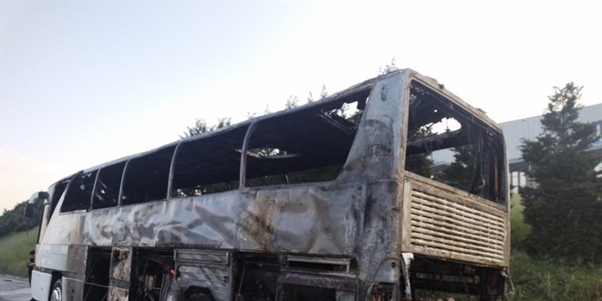 �zmir'den �stanbul'a geziye gelen tur otob�s� alev alev yand� - Son Dakika Haber
