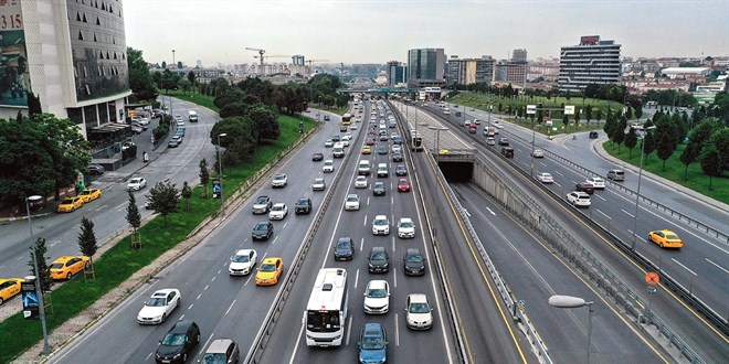 �stanbul'da 3 il�ede bug�n baz� yollar trafi�e kapanacak - Son Dakika Haber