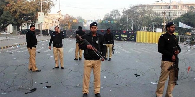 Pakistan'da karakola bombal� sald�r�: 12 �l�, 2 yaral�