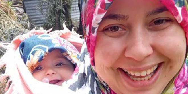 Sosyal medyay� sallayan ikili: Anne ve 7,5 ayl�k k�z� izleyenlerin y�z�nde tebess�m b�rak�yor - Son Dakika Haber