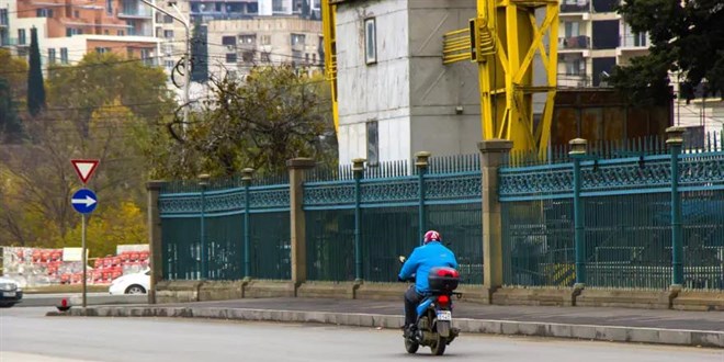 Ayda 200 bin liraya yak�n kazan�yorlard�. Kuryeler yeni sisteme isyan ediyor - Son Dakika Haber