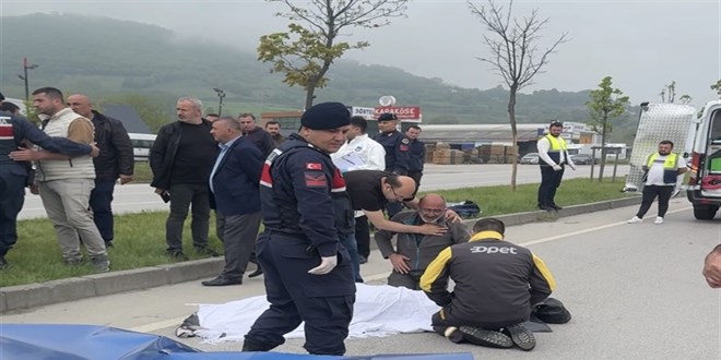 3 �ocuk annesi i�e ba�layaca�� ilk g�n kazada hayat�n� kaybetti