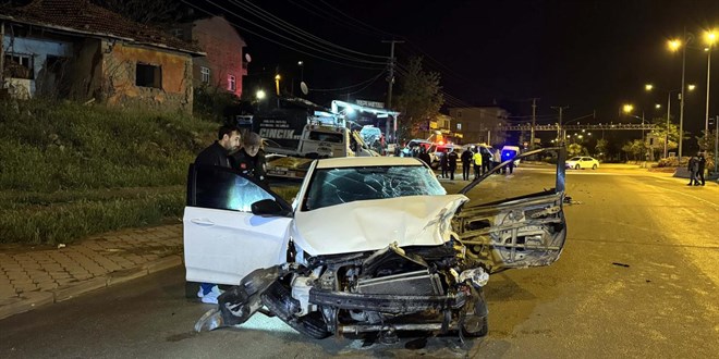 Park halindeki �ekiciye �arpt�: 1 �l�, 1 yaral� - Son Dakika Haber
