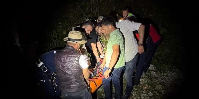 F�nd�k bah�esinde �al���rken u�uruma yuvarlanan ki�i �ld� - Son Dakika Haber