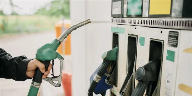 Benzin fiyatlar�na zam geliyor