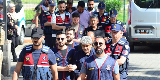 12 y�ll�k s�r perdesi aralan�yor: Kay�p Osman'�n anne babas� dahil 8 g�zalt� - Son Dakika Haber