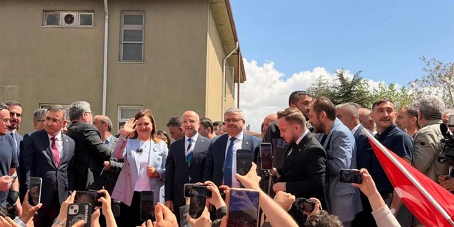 Burcu K�ksal i�in Afyonkarahisar'da kar��lama t�reni d�zenlendi