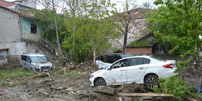 AFAD: Sel ve su bask�nlar� ya�anan illerde zarar tespit �al��malar� ba�lat�ld� - Son Dakika Haber