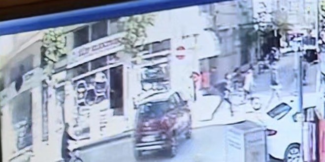 Ters y�nden gelerek ezdi�i gen� kad�n� hayattan kopard�